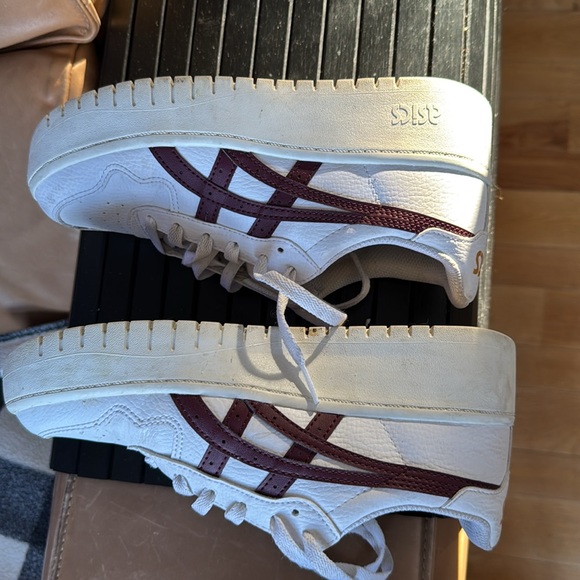 ASICS platform - Picture 3 of 5